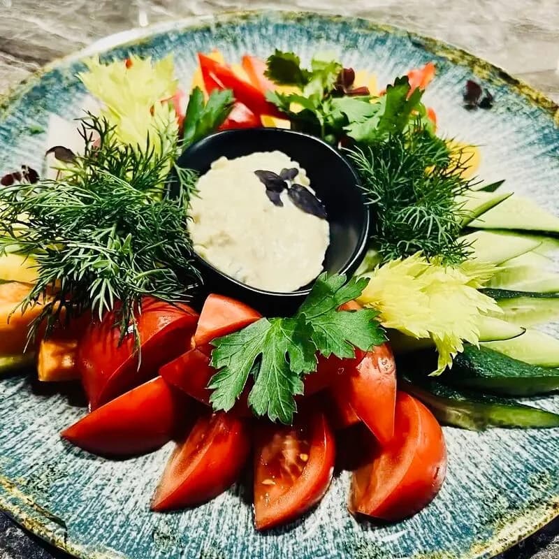 Овощной букет с сырным соусом
