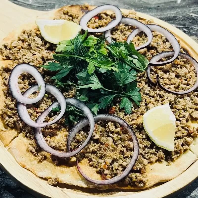 Лахмаджун с бараниной