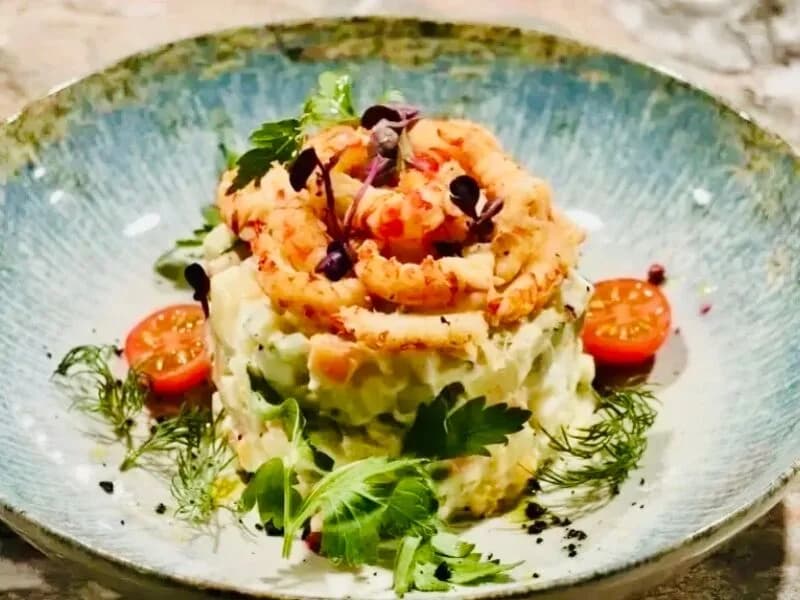 Оливье с раковыми шейками